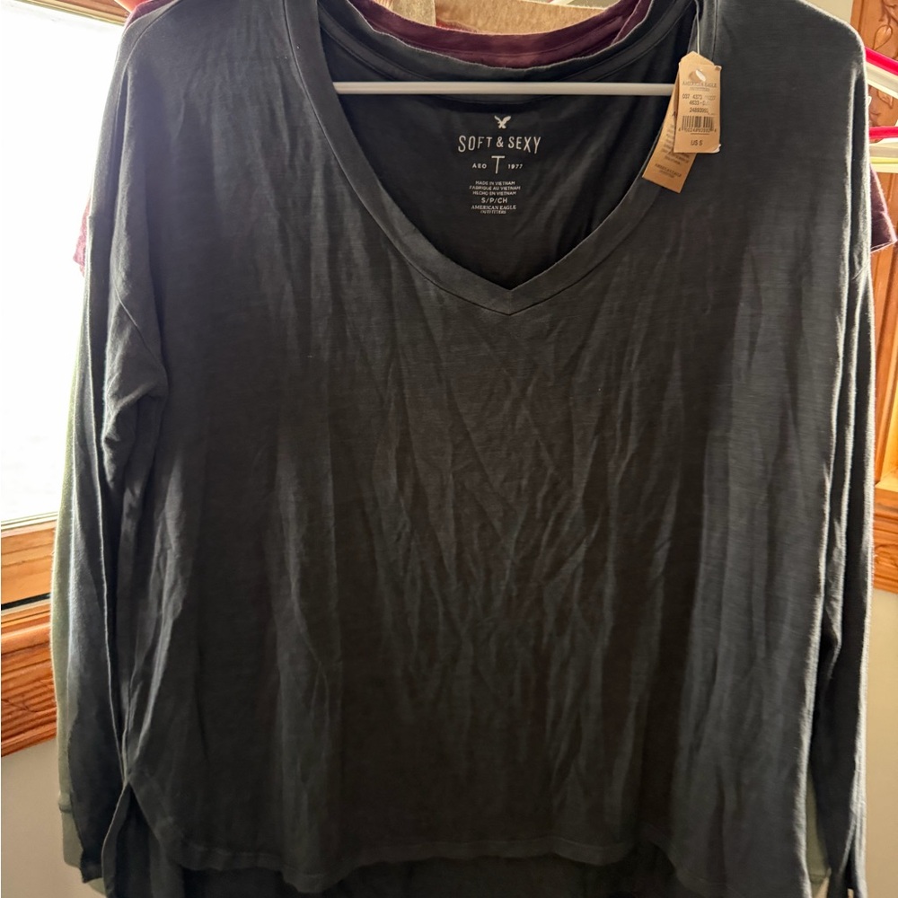 NWT Women's Long Sleeve V-Neck American Eagle Top - Charcoal Gray